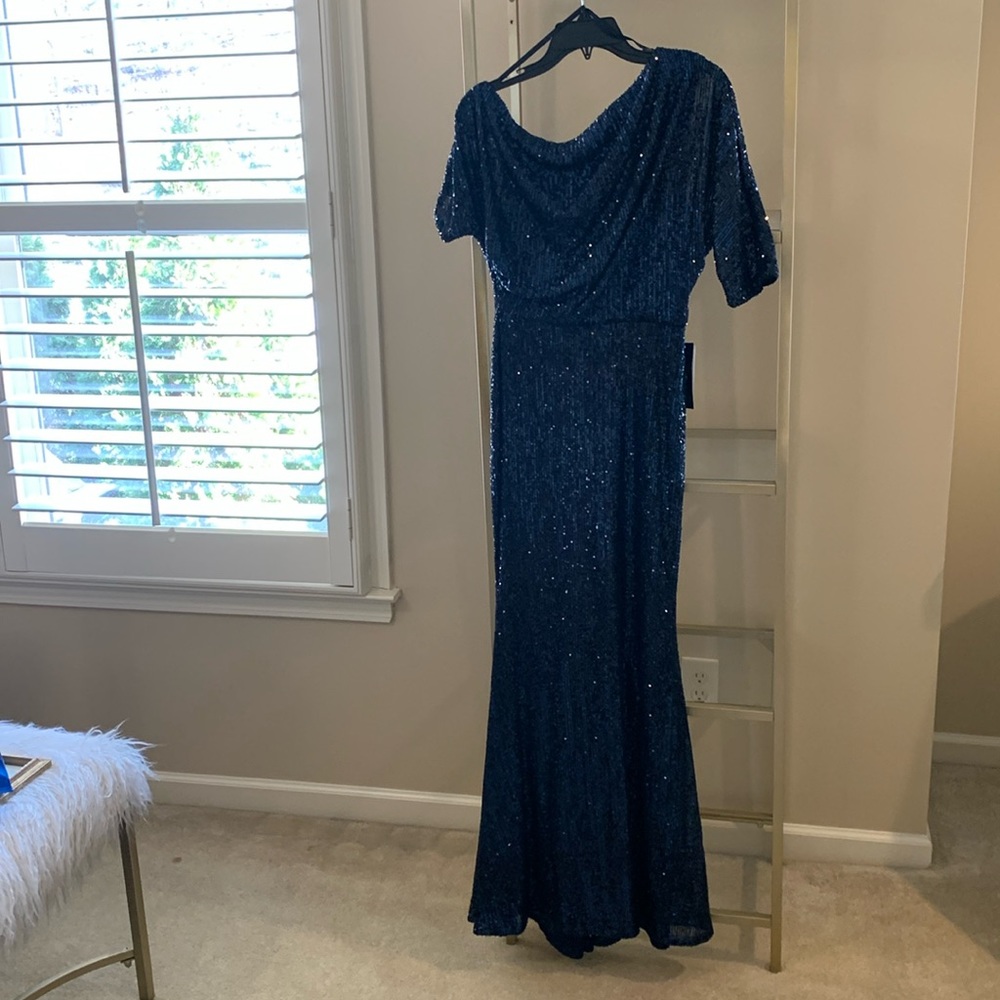 NWT Betsy & Adam Navy Blue Sequin One Shoulder Gown size 2